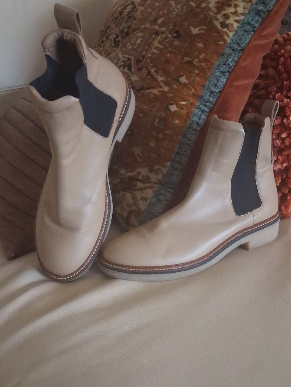 BEIGE LEATHER BOOTS